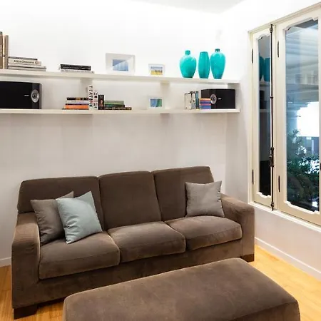 Augustus - Free Parking Apartment Genoa