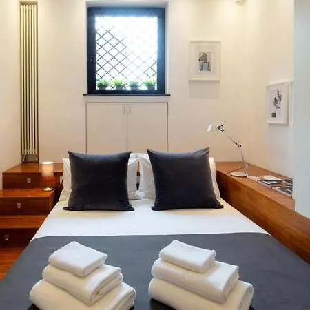 Augustus - Free Parking Apartment Genoa
